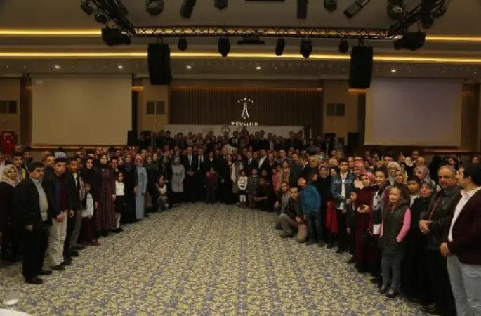 Umreye giden 147 öğrenci ve aileleri Tahmazoğlu ile buluştu