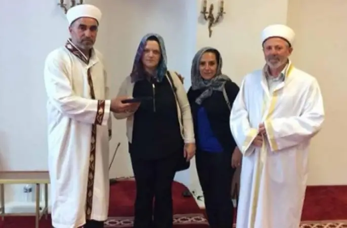 Arkadaşından etkilenip Müslüman oldu