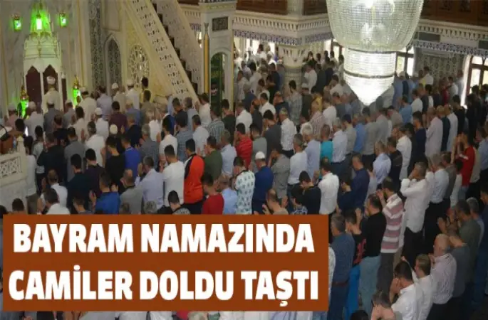 Bayram namazında camiler doldu taştı
