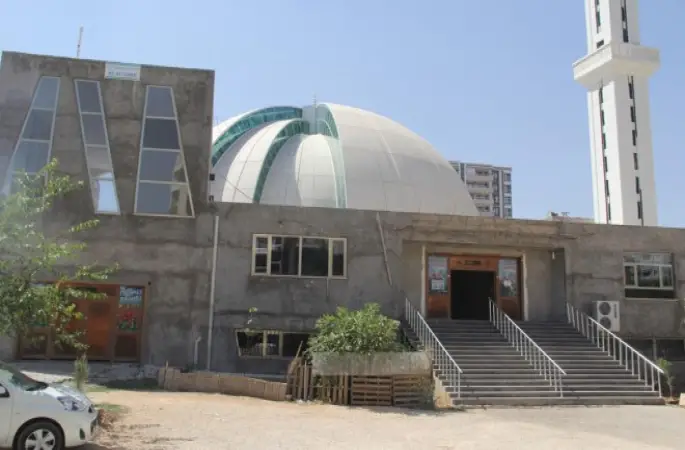 Yıllardır tamamlanamayan cami hayırseverlerin yardımını bekliyor