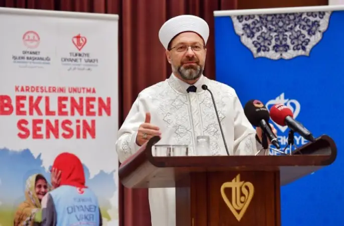 Erbaş, Diyanet Vakfı personeli ile bayramlaştı.