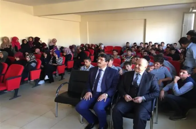 Hüyük’te Gençlere İdeal Gençlik Anlatıldı