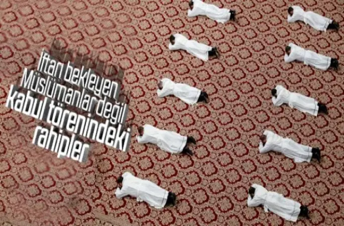 Rahipler Papa’nın önünde yerlere yattı