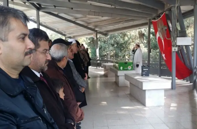 Şube Müdürü Hakan Akılevi’nin Annesi Dualarla toprağa verildi.