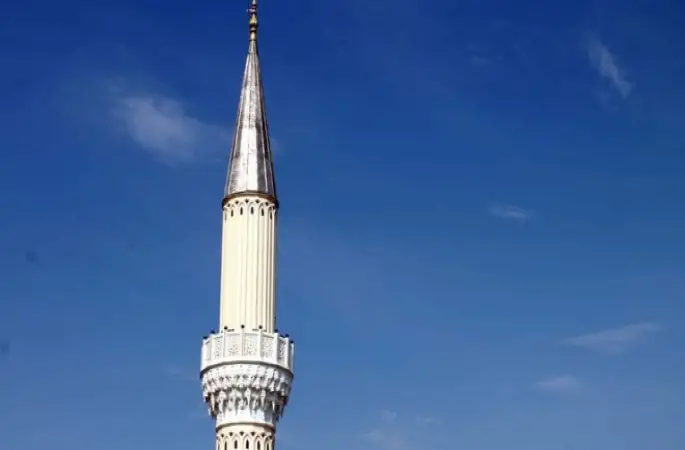 Ankara'da minareye yıldırım isabet etti