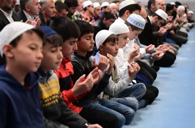 Erbaş, sabah namazında gençlerle buluştu...