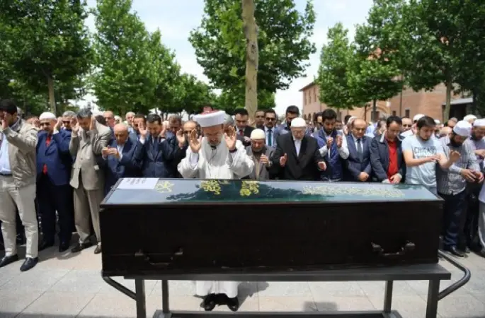 Görmez, İslam alimi Osman Şevket Yardımedici’nin cenaze namazını kıldırdı…
