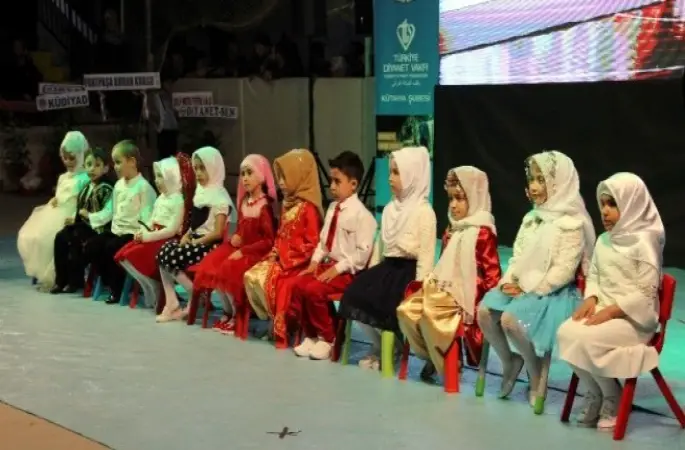 Miniklerin gösterisi velileri mest etti