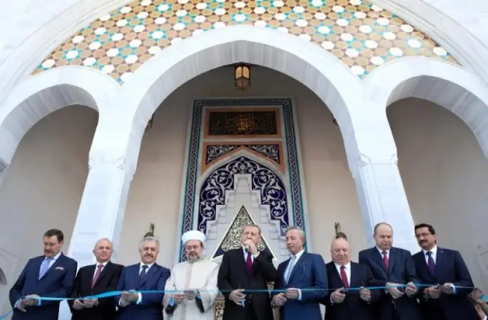 Yıldırım Beyazıt Camii dualarla ibadete açıldı