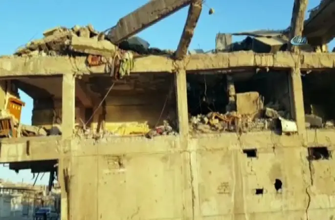 Musul'da Geçtiğimiz Yıl Ramazan'da Bombalanan Tarihi Nuri Cami Hala Enkaz Halinde