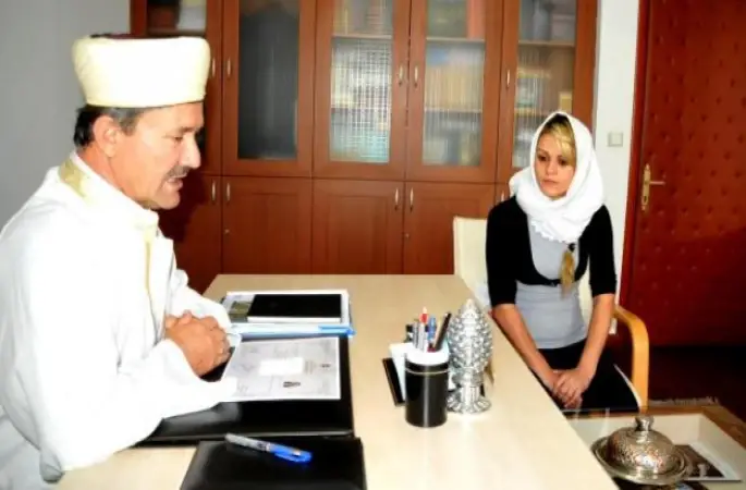 Özbekistanlı Khashimova Müslüman olup, Safiye ismini aldı