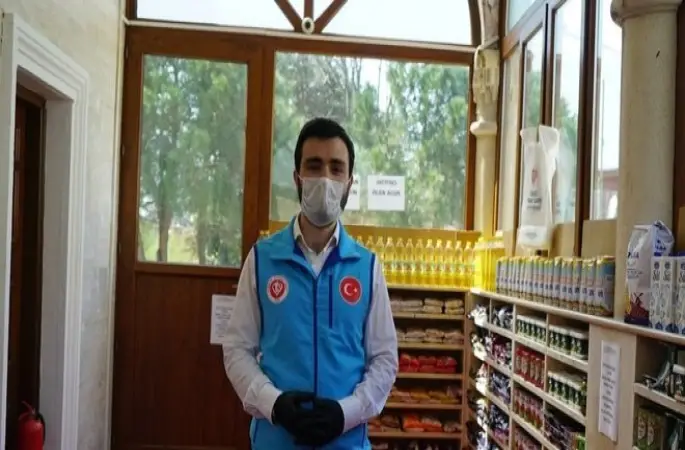 İmamdan örnek hareket: İhtiyacı olan alıyor