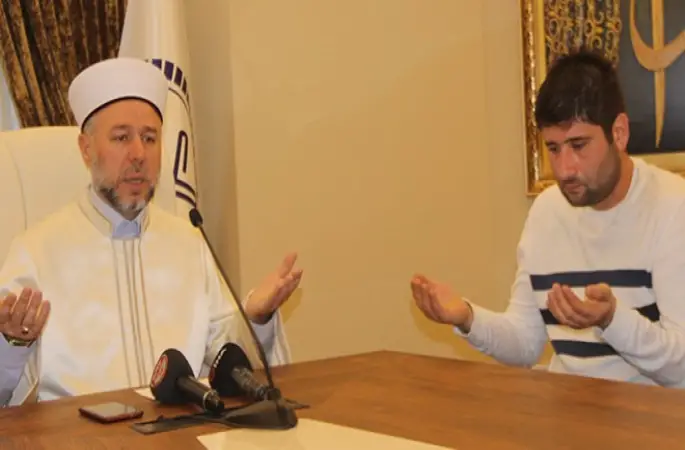 Yunanlı genç mühendis Müslüman oldu