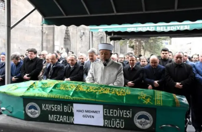 Müftü Şahin Güven, babasının cenaze namazını kıldırdı