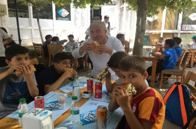 Yaz Kur'an Kursu Öğrencilerini Balık Ziyafeti