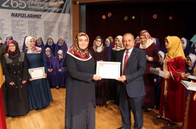 Onikişubat’ta 70 Hafize Törenle Taç Giydi