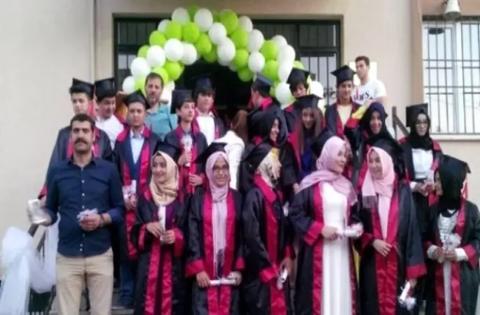 Yiğitbaş İmam Hatip Ortaokulu İlk Mezunlarını Verdi
