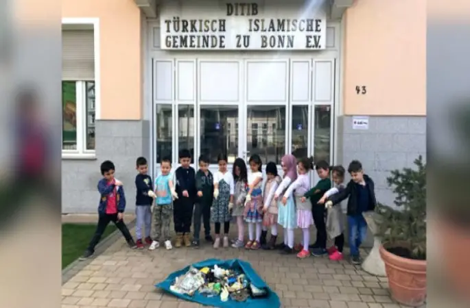 Türk çocuklar Almanya’da temizliğin önemine vurgu yaptı