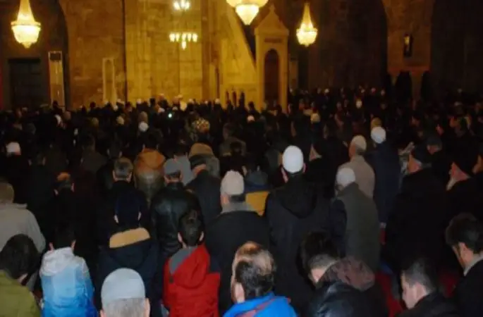 Çanakkale Şehitleri sabah namazında Kur'an ve dua ile anıldı