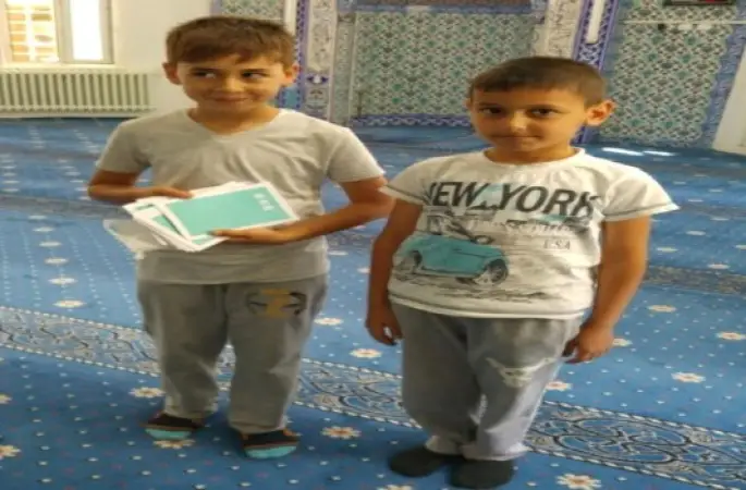 Miniklerden Yolda Buldukları Parayı İmama Ulaştırdı