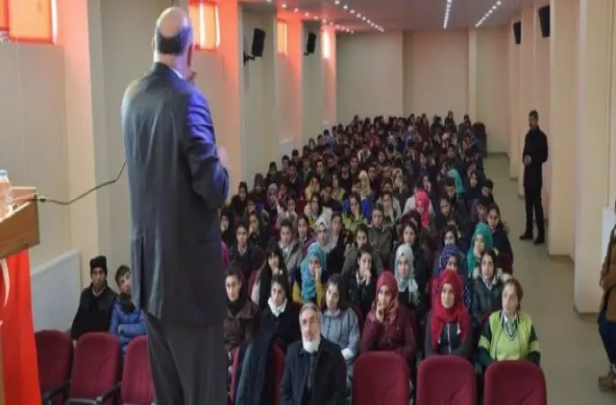 Müftü Gemici,Doğubayazıt'ta öğrencilerle buluştu