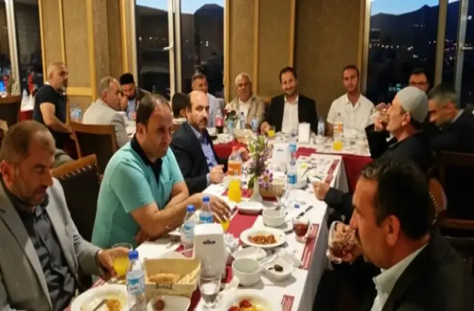 Tatvan Müftülüğü din görevlisi personelleriyle iftarda bir araya geldi