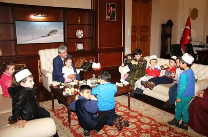 Vali Kuran Kursu Öğrencilerini Kabul Etti