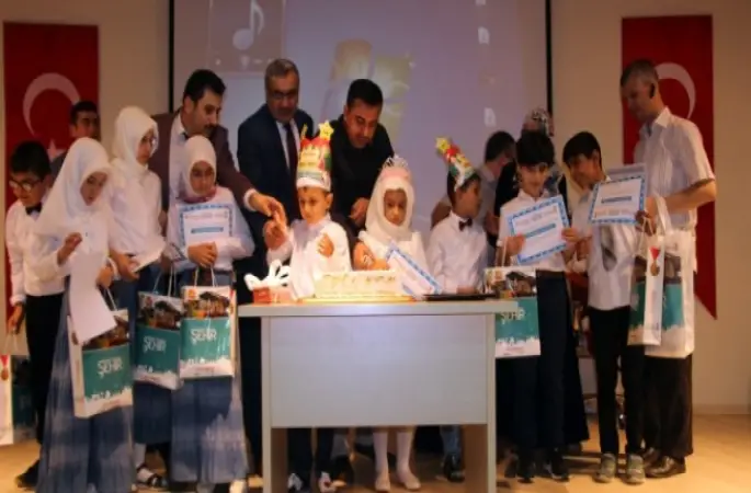 Braille İle Kur'an Öğrendiler, Taç Giydiler