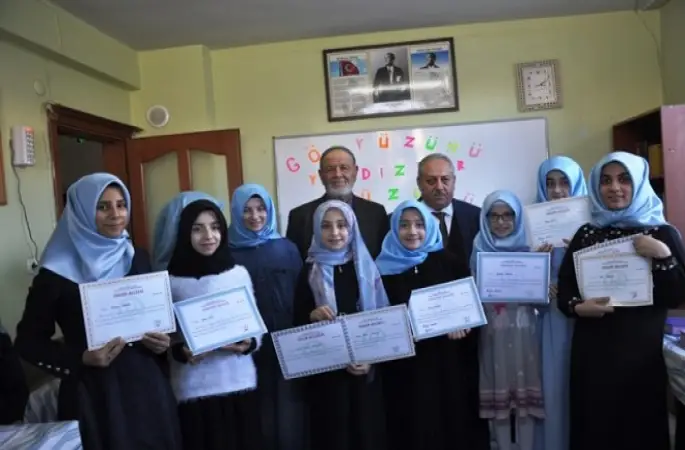 Elbistan'da Başarılı Kur’an kursu öğrencilerine belge verildi