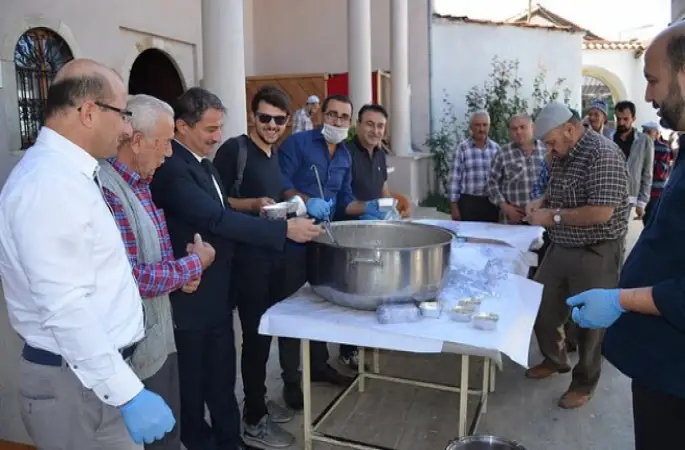 Kula İlçe Müftülüğü’nden 6 bin kişilik aşure hayrı