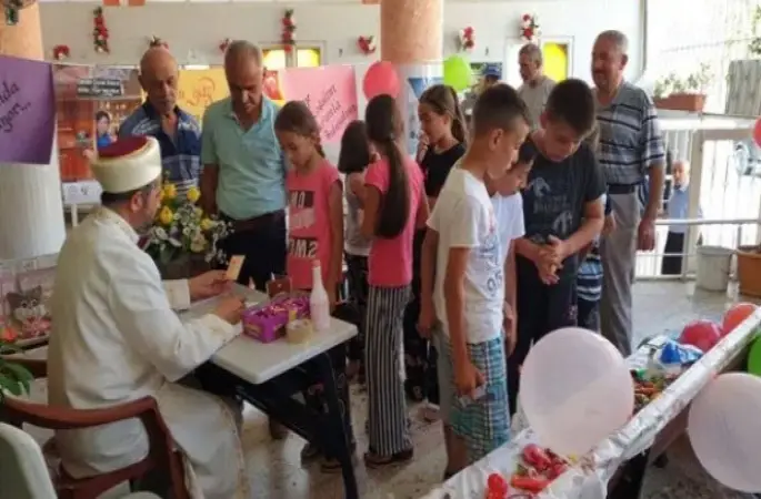 Yaz Kur'an kursuna kayıt yaptıran öğrencilere hediye