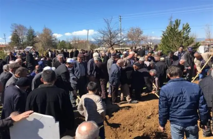 Cuma Namazı Kıldırırken Fenalaşan İmam Dönmez Vefat Etti