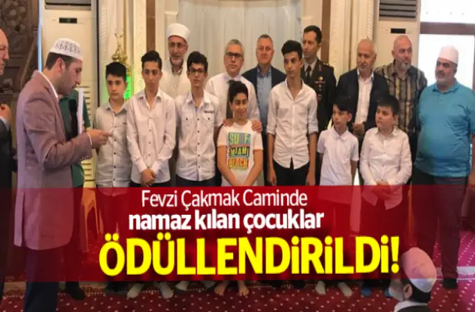 Namaz kılan çocuklar ödüllendirildi!