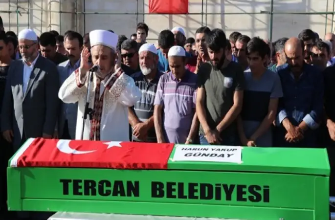 Tercan'daki Silahlı Saldırıda Hayatını Kaybeden 2 Kişinin Cenazesi, Toprağa Verildi