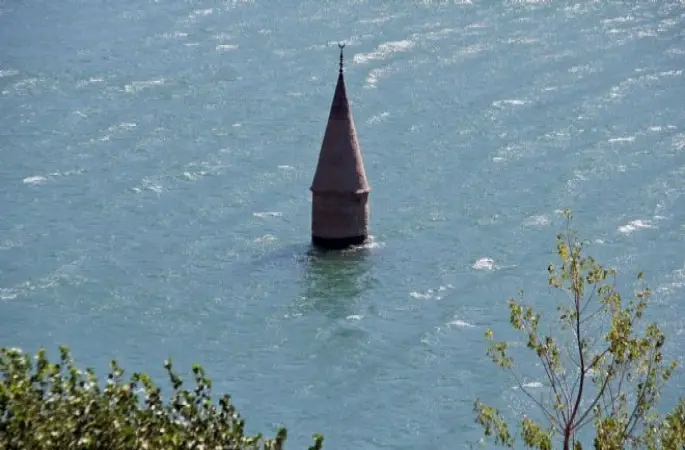 Barajın su seviyesini minare