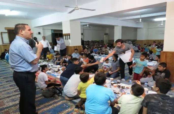 Çukurova'da Çocuklar Aynı Sofrada İftar Açtı