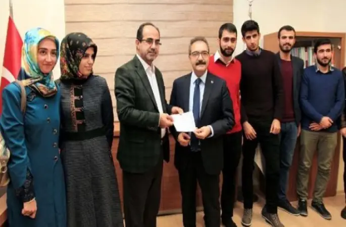 İlahiyat  Fakültesi öğrencilerinden duyarlı davranış