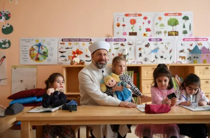 Erbaş, Özel Reyyan Anaokulunu ziyaret etti