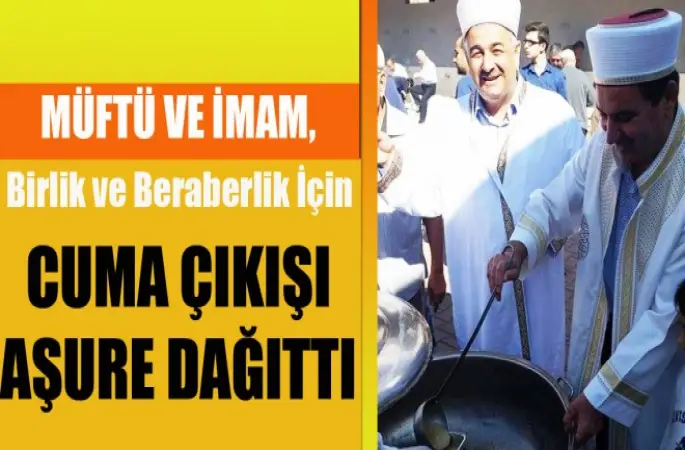 Müftü ve İmam, Cuma Çıkışı Aşure Dağıttı