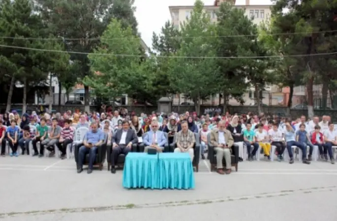 Camide çocuk sesi, vatanımın neşesi