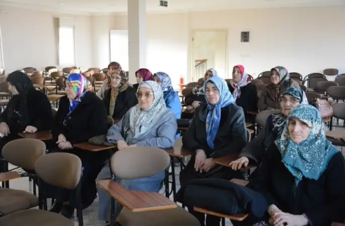 Sinoplu Umreciler Seminerde