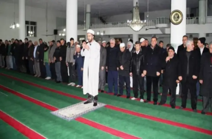 Namazda Buluşan Vatandaşlar Mehmetçik İçin Dua Etti