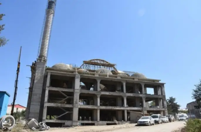 Muş'un en büyük camisi yardım bekliyor