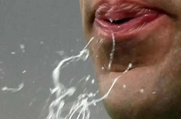 Tükürük yutmak orucu bozar mı?