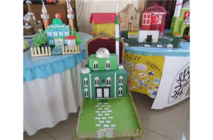 Altıntaş'ta 4-6 Yaş Grubu Öğrencilerinden Sergi ve Tiyatro Gösterisi