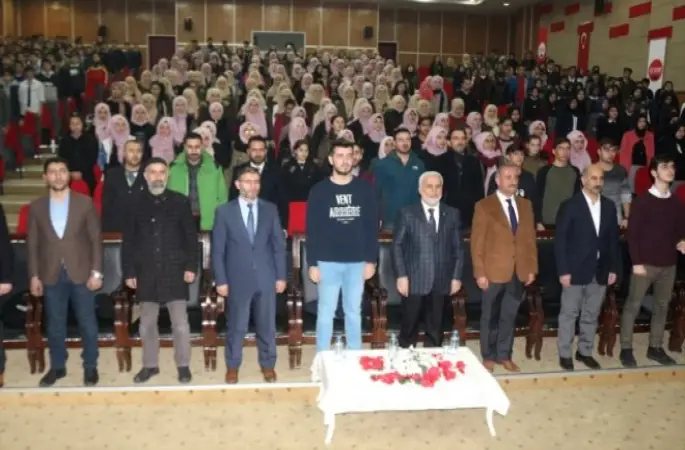 Ağrı'da Öğrenciler Söyleşide Bir Araya Geldi