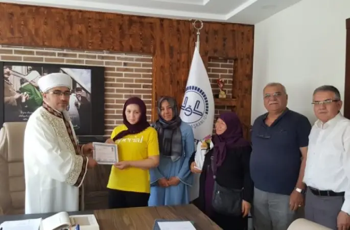 Maia Shonia Müslüman oldu Melek ismini aldı