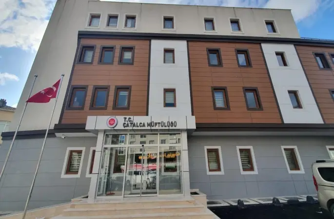 Eşini Birinci Yaptı, Tövbe İçin Hacca Gitti!