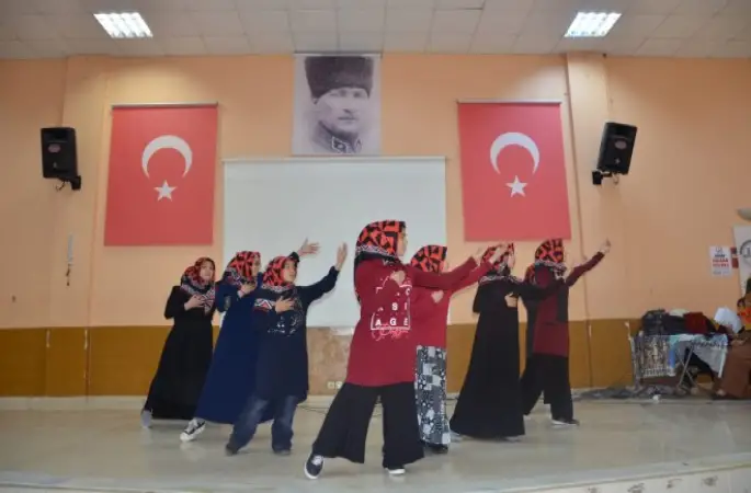 Bayanlara Yönelik Peygamberimiz ve Gençlik Konferansı...