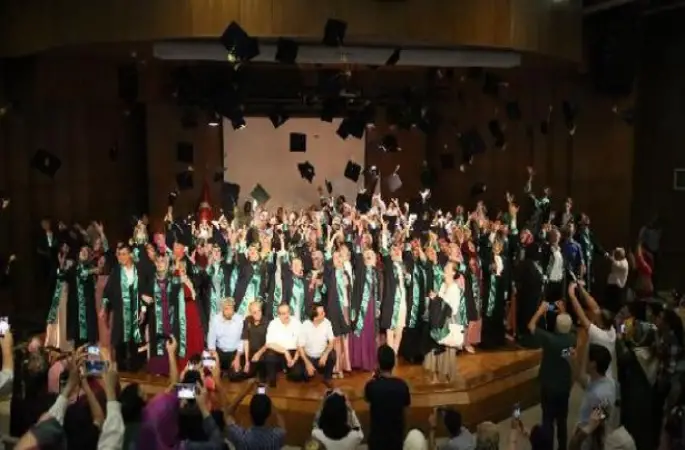 İlahiyat Fakültesi'nin 19. dönem mezunları